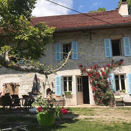 Chambres D'Hotes Des Deux Lacs Ceyzerieu エクステリア 写真