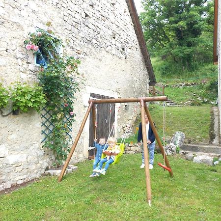 Chambres D'Hotes Des Deux Lacs Ceyzerieu エクステリア 写真