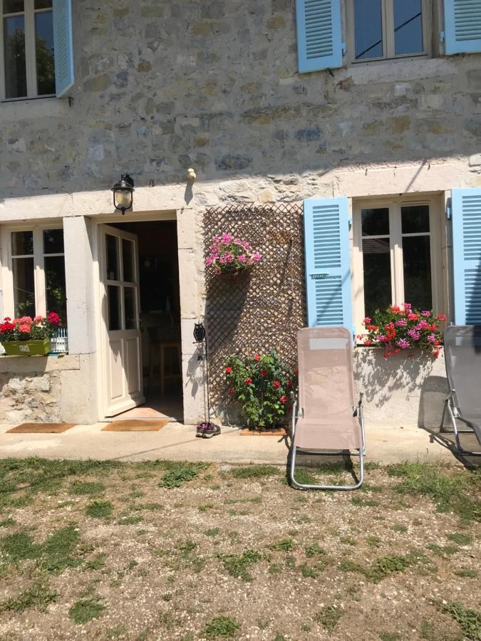 Chambres D'Hotes Des Deux Lacs Ceyzerieu エクステリア 写真