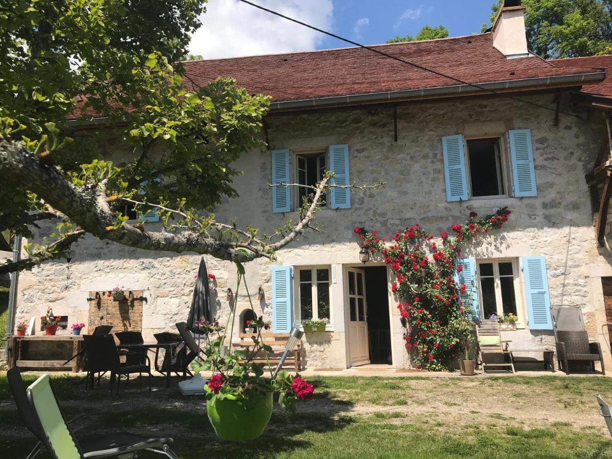 Chambres D'Hotes Des Deux Lacs Ceyzerieu エクステリア 写真