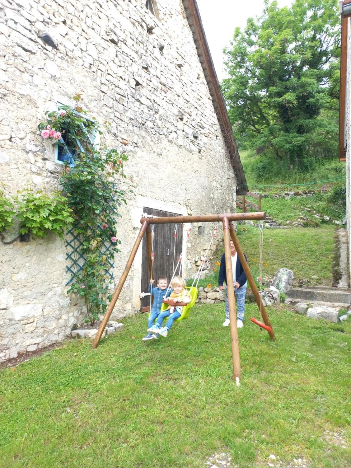 Chambres D'Hotes Des Deux Lacs Ceyzerieu エクステリア 写真
