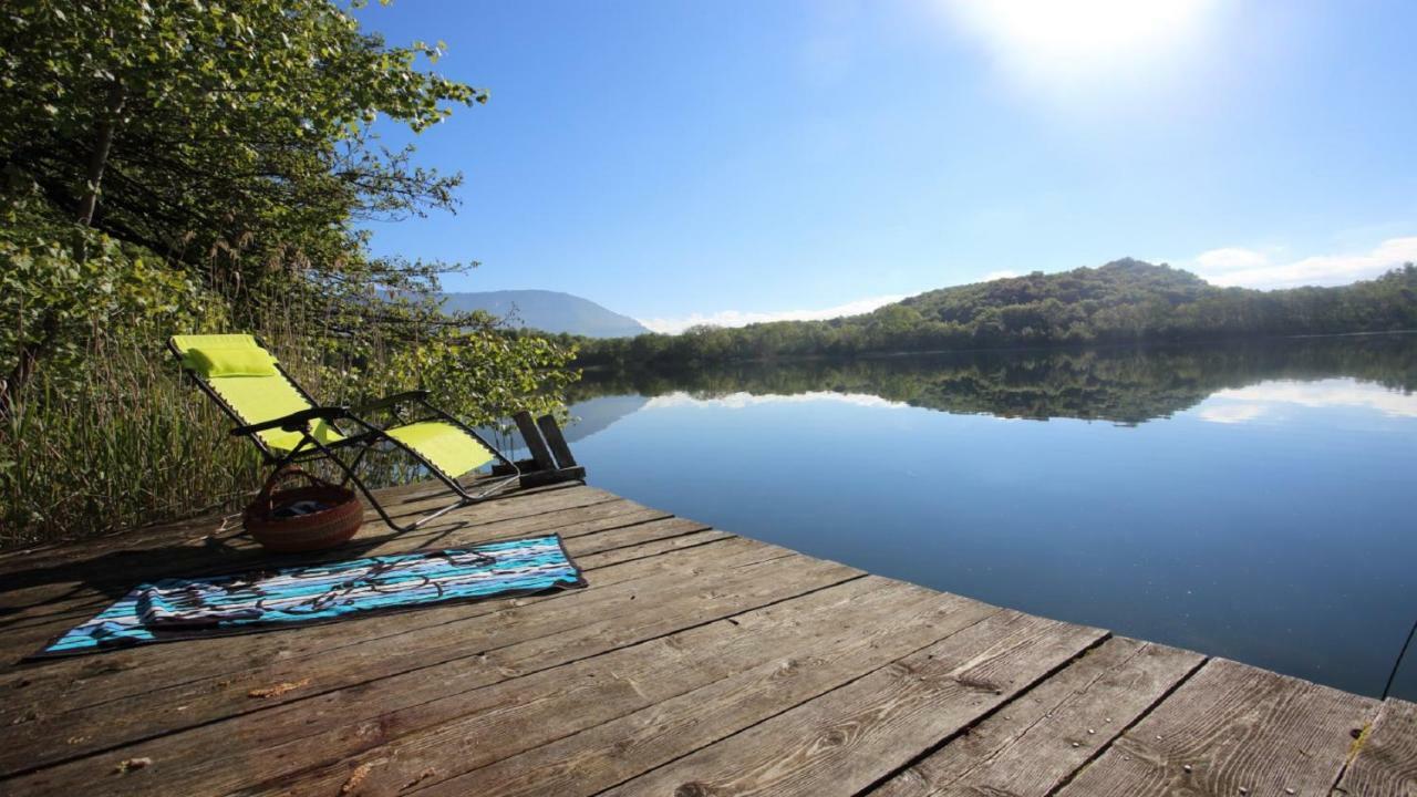 Chambres D'Hotes Des Deux Lacs Ceyzerieu エクステリア 写真