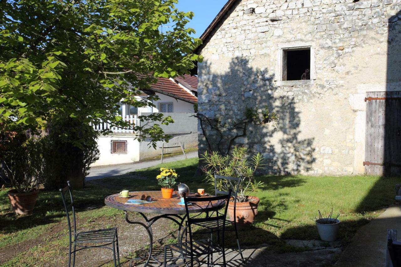 Chambres D'Hotes Des Deux Lacs Ceyzerieu エクステリア 写真